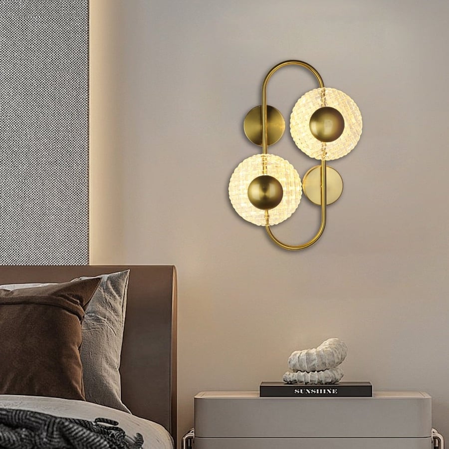 Wall lighting with an elegant design with 3 changing color lights gold