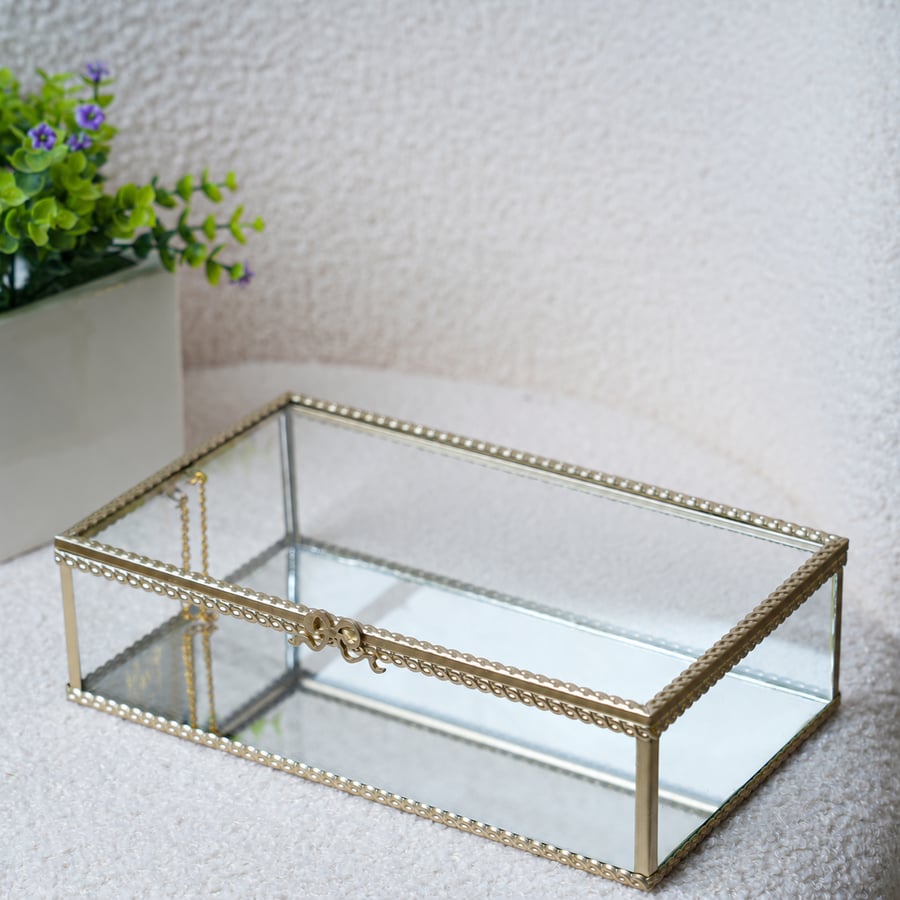 منظم إكسسوارات زجاج شفاف بقاعدة مرايا وإطار ذهبي 24×14 سم