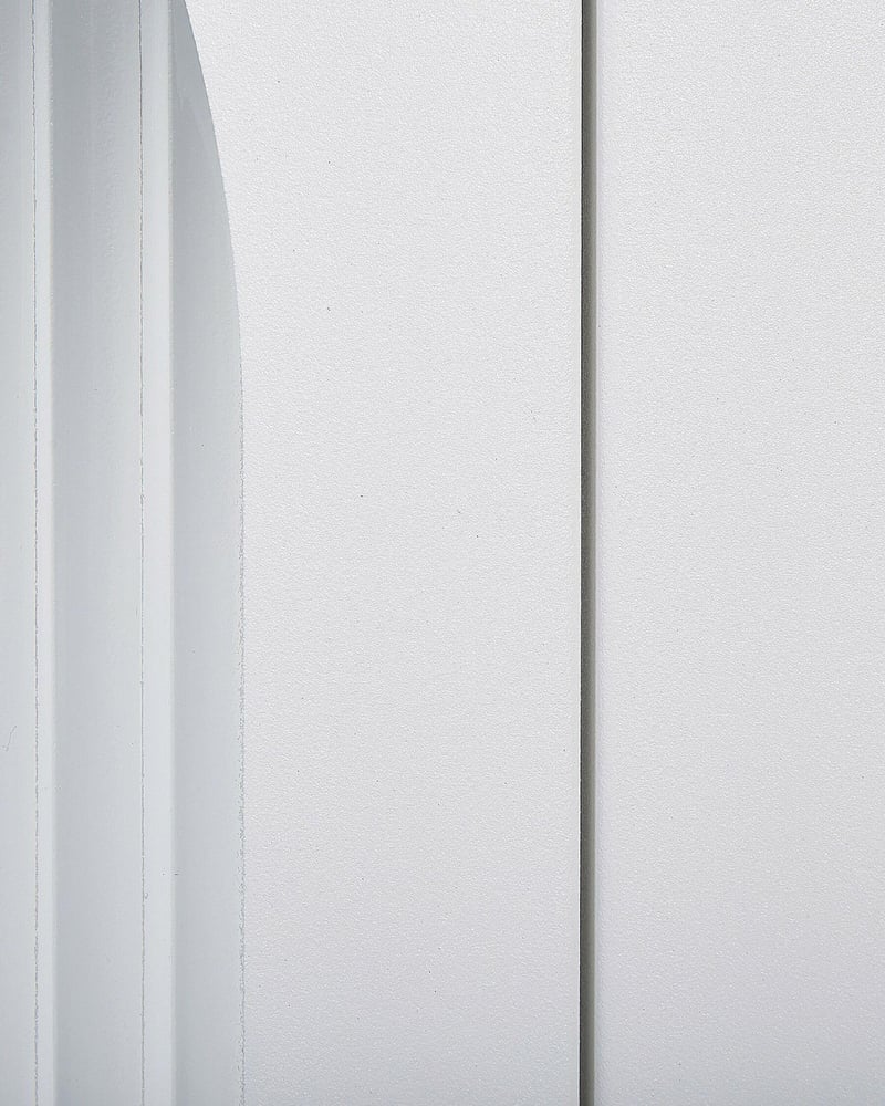 خزانة عرض حديد ببابين زجاجي باللون الأبيض مقاس 103x80x40 سم