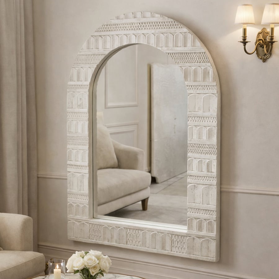 مرايا بتصميم قوسي أنيق مستوحى من الطابع المعماري الكلاسيكي