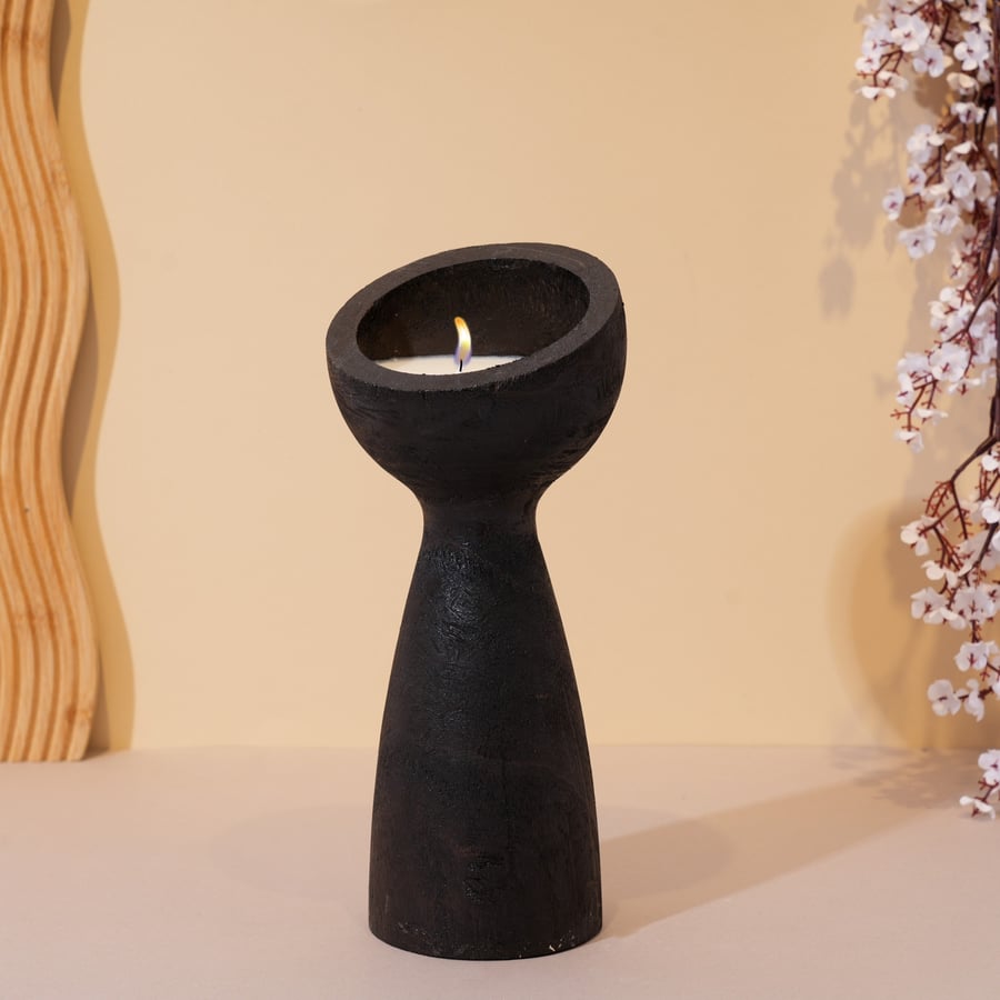 شمعة معطرة داخل مجسم خشبي أسود – 25×10 سم