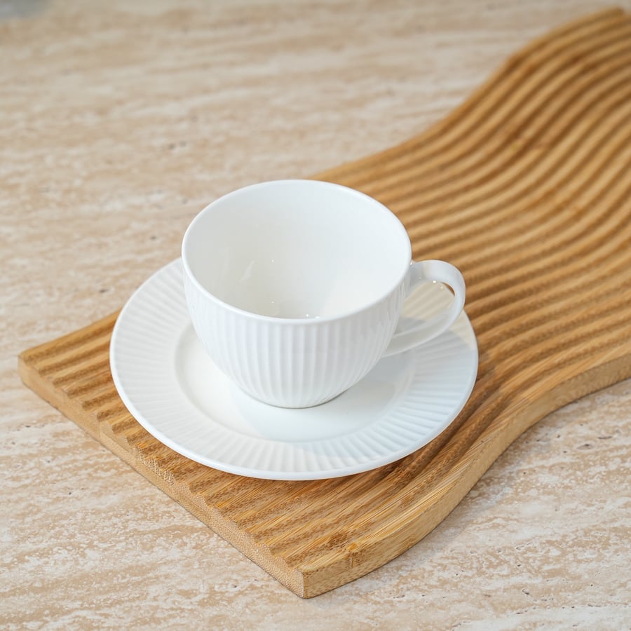 Coffee cup set with ceramic plates with elegant design white color - 6 pieces