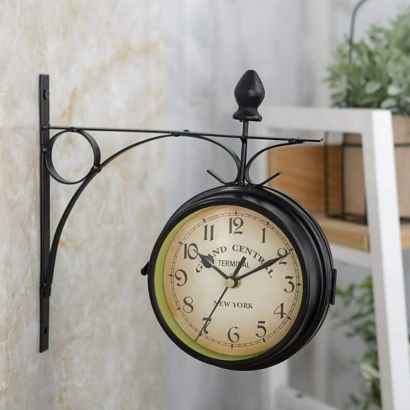 Wall clock with iron corner in a classic design - size 24×8×21 cm