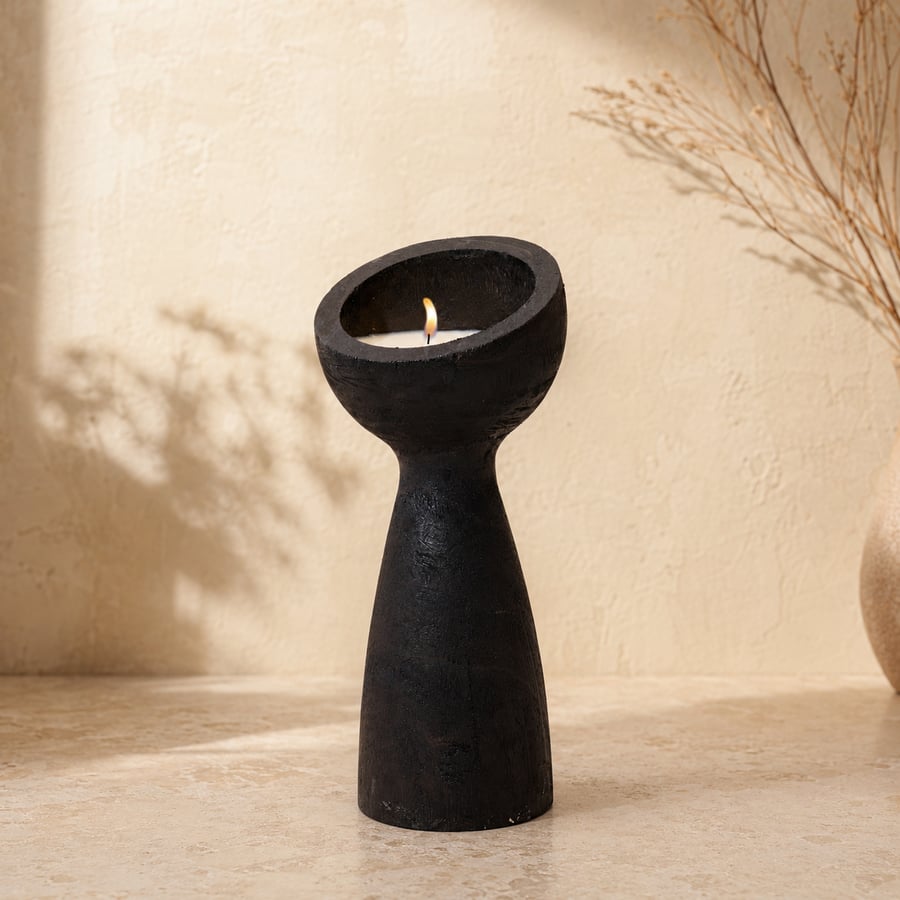 شمعة معطرة داخل مجسم خشبي أسود – 25×10 سم