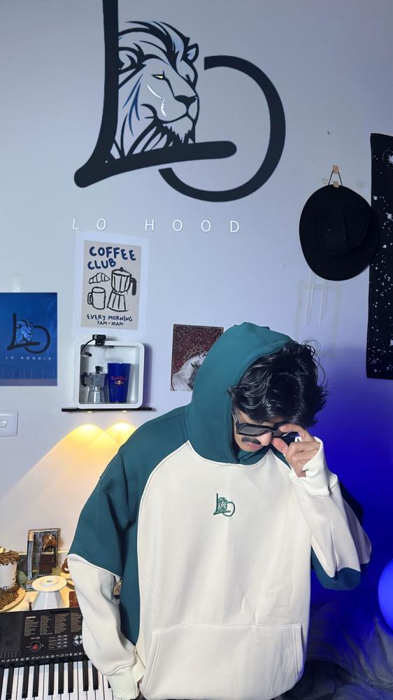 مناسب للجنسين Green and beige hoodies