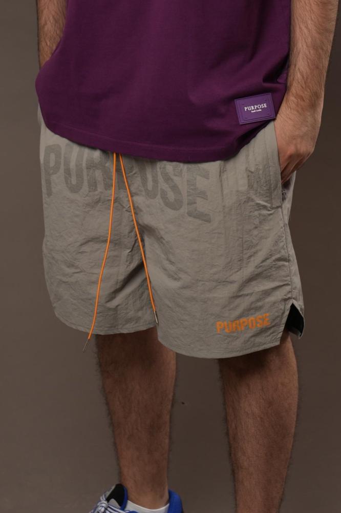 gray shorts