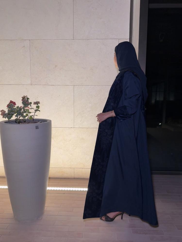 عباية مناير كحلي