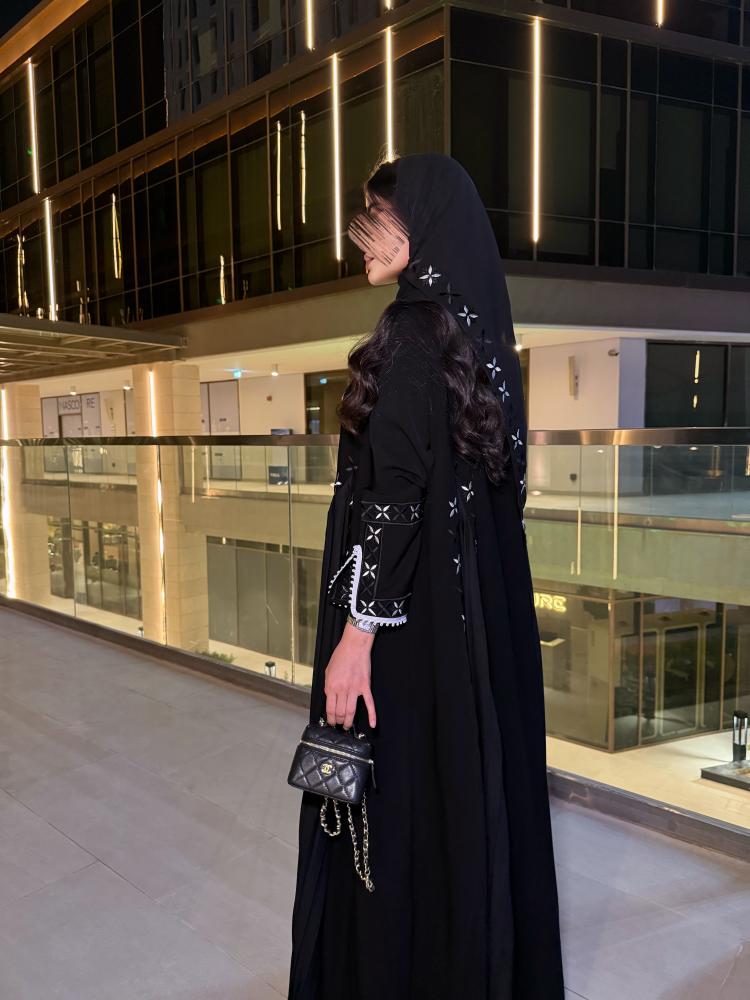 عباية ساره