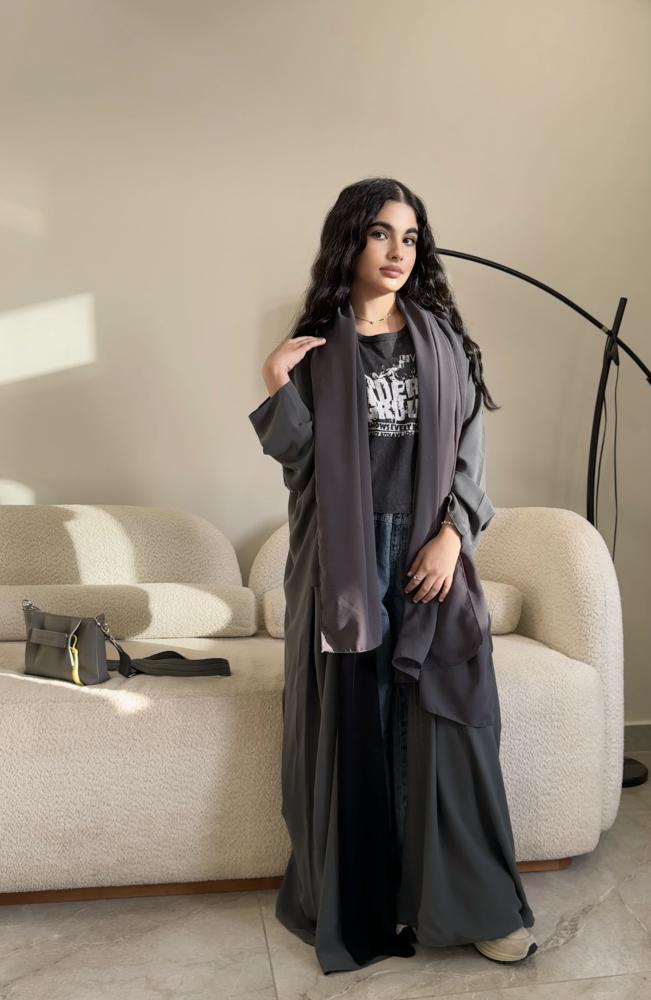 عباية لارا
