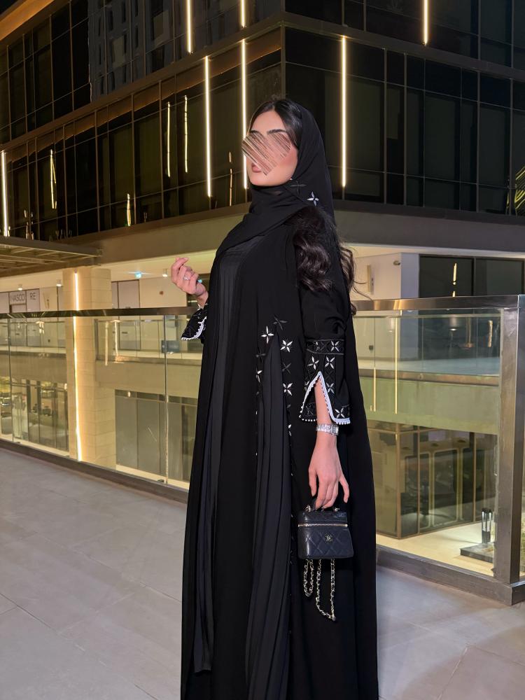 عباية ساره