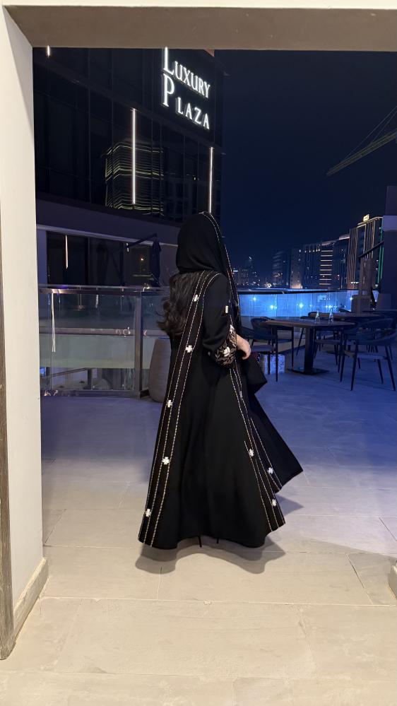 عباية شادر تطريز ملون