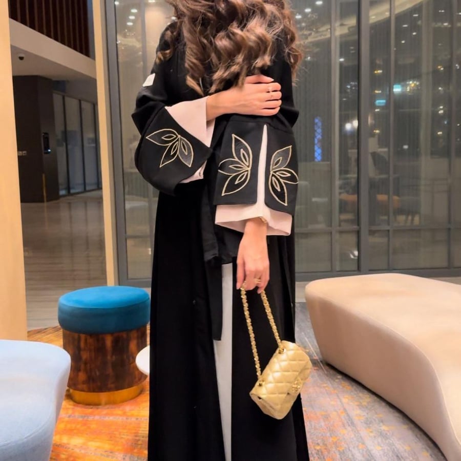 عباية عذار بيج