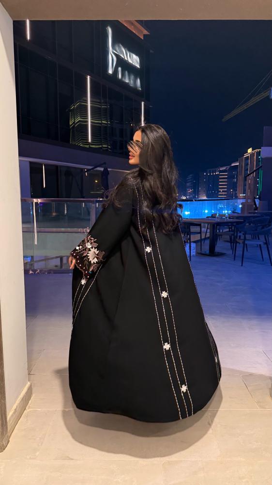 عباية شادر تطريز ملون