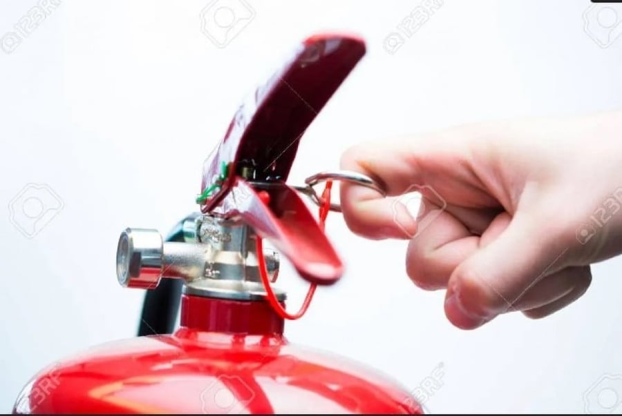 مسمار طفاية safety pin of fire extinguisher