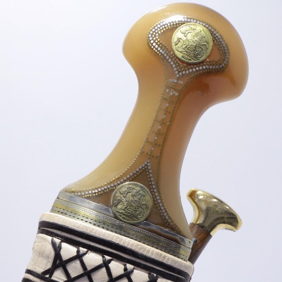 جنبية نجراني حك زراف مكعب مقاس كبير