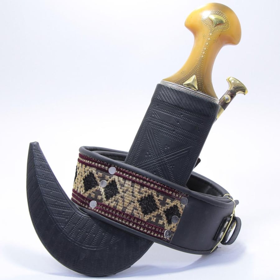 جنبية نجراني حك زراف مكعب مقاس كبير