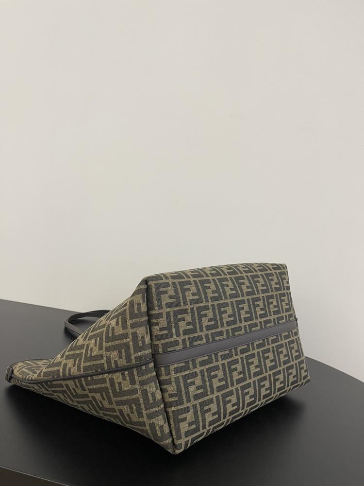 Fendi Roll tote bag