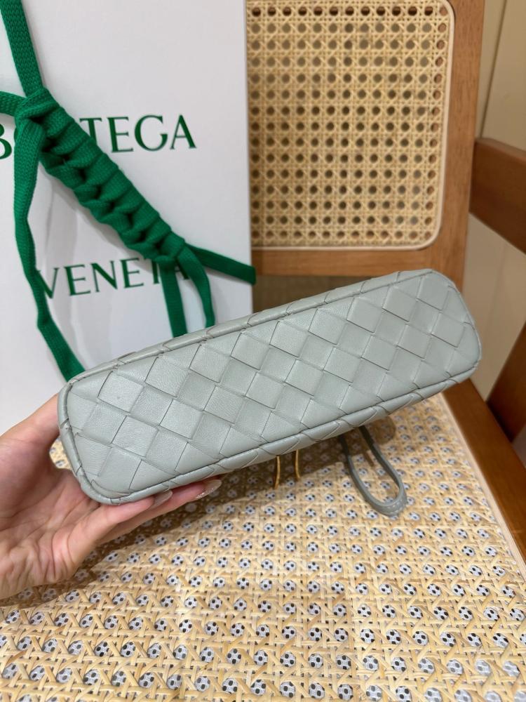 Bang Bang Vanity 22 cm