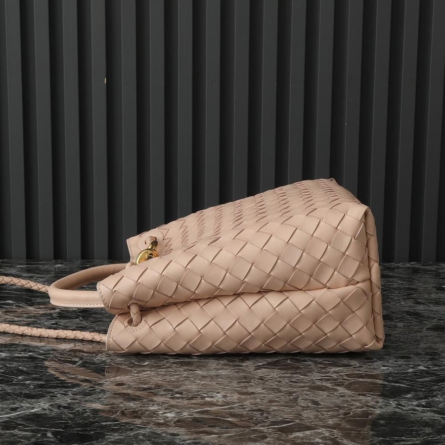 Bottega andiamo M size