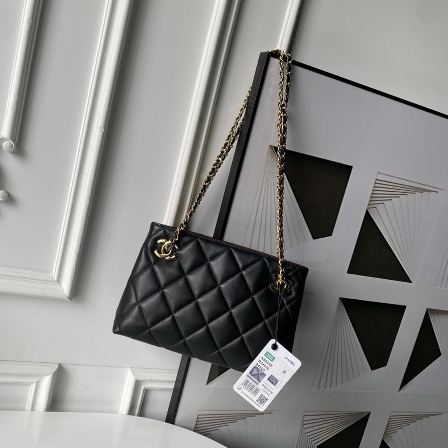 Chanel shoulder bag