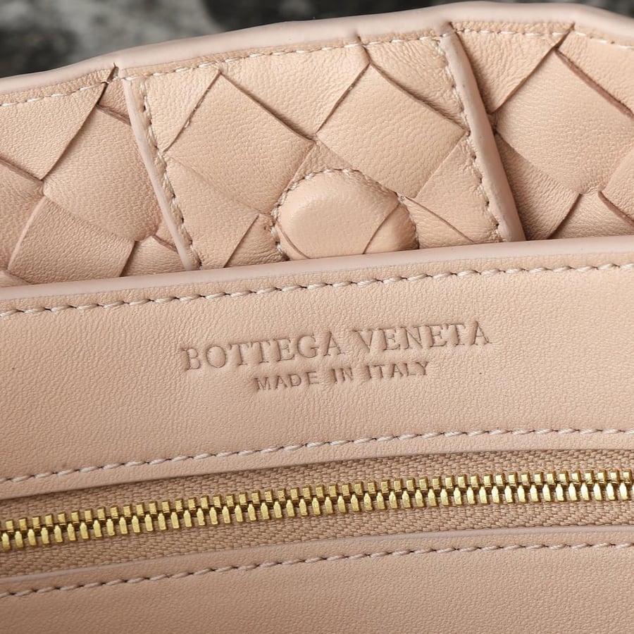 Bottega andiamo M size