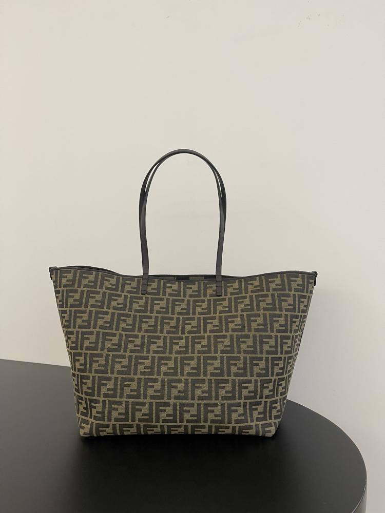 Fendi Roll tote bag