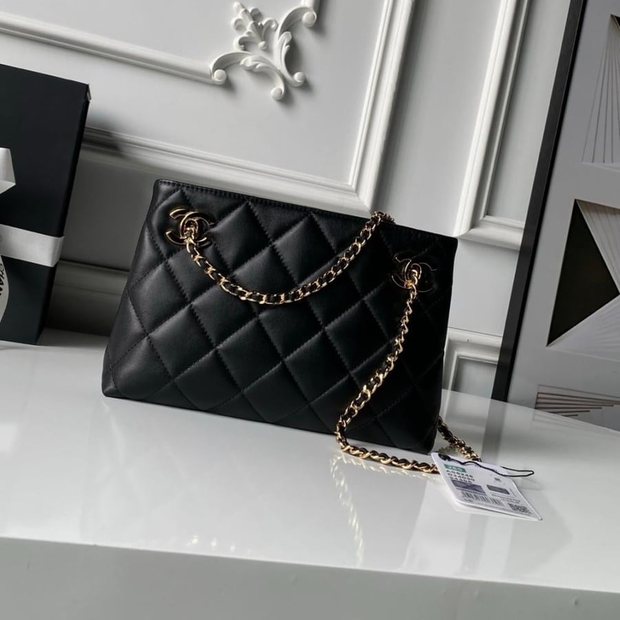 Chanel shoulder bag