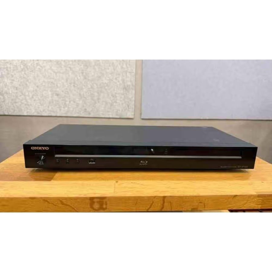 Onkyo BD-SP309 مشغل لأقراص Blu-ray ثلاثية الأبعاد مما يجعله مصدرًا عمليًا لأنظمة المسرح المنزلي عبر الشبكة