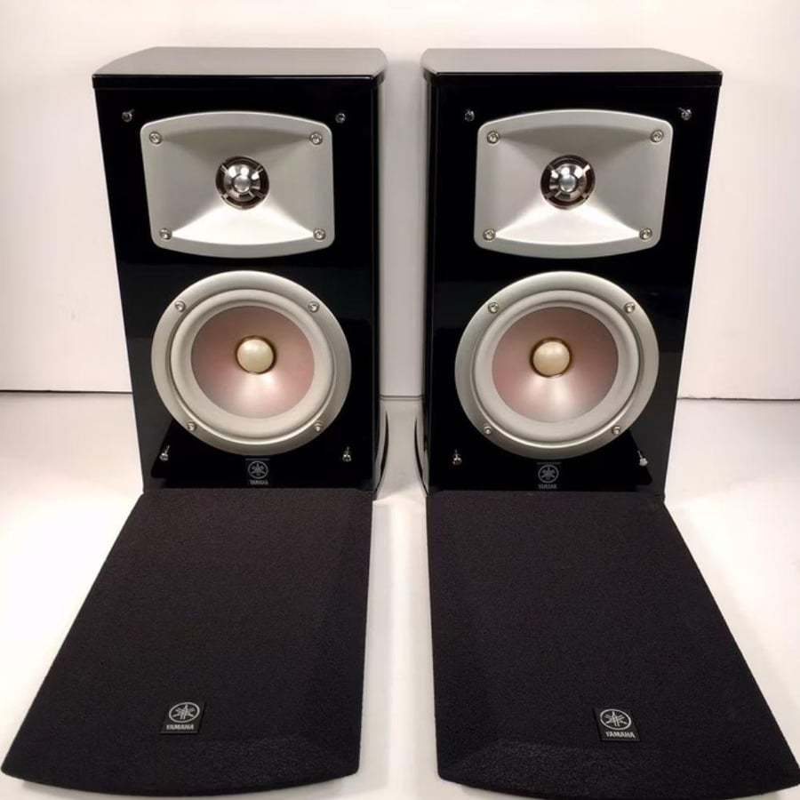 Yamaha NS-333 2-Way Home Theater Speakers for Professional Home Theater Performance in Gloss Black