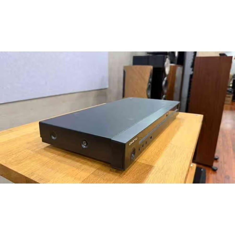 Onkyo BD-SP309 مشغل لأقراص Blu-ray ثلاثية الأبعاد مما يجعله مصدرًا عمليًا لأنظمة المسرح المنزلي عبر الشبكة