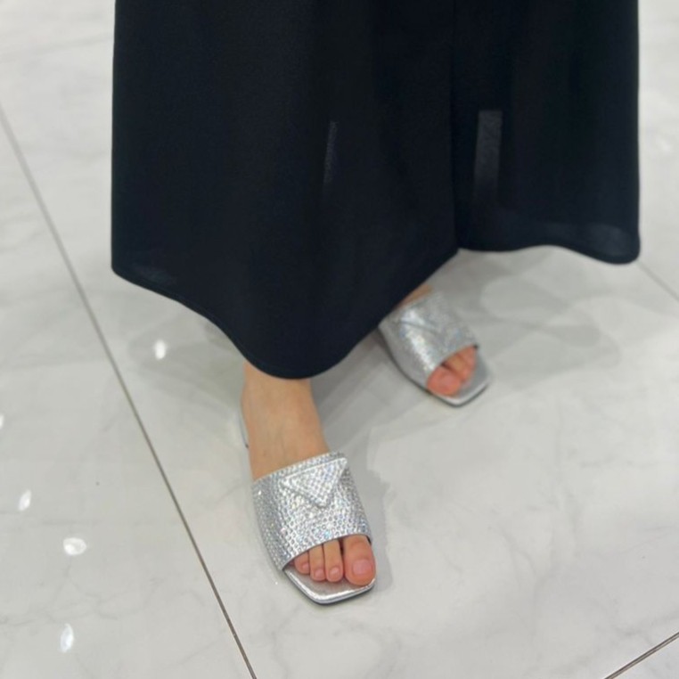 صندل أنيق بكعب صغير