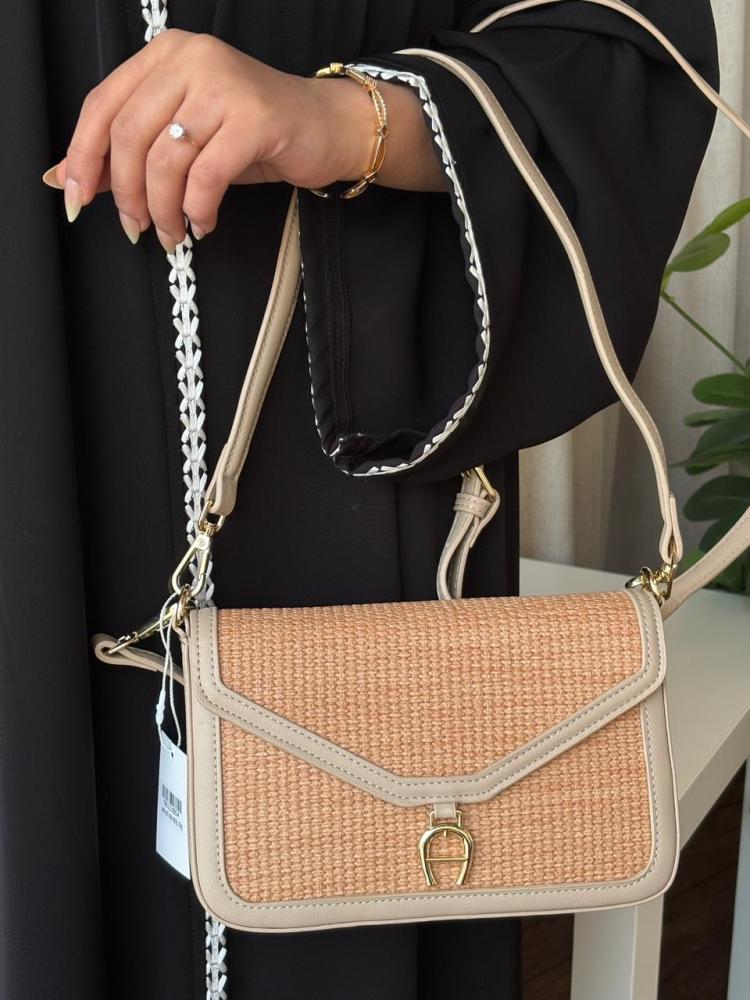 شنطة يد نسائية آغنر Aigner بإطلالة عصرية - AIG-004-ES