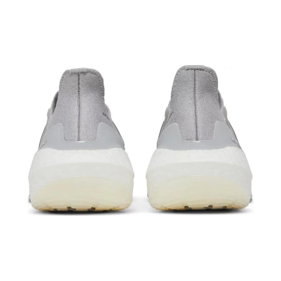 حذاء اديداس الترابوست رمادي / Adidas ultraboost grey shoes