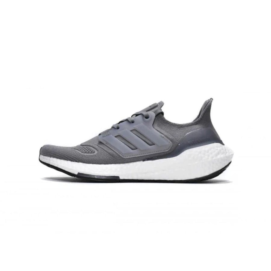 حذاء اديداس الترابوست ابيض كامل / Adidas ultraboost full white shoes