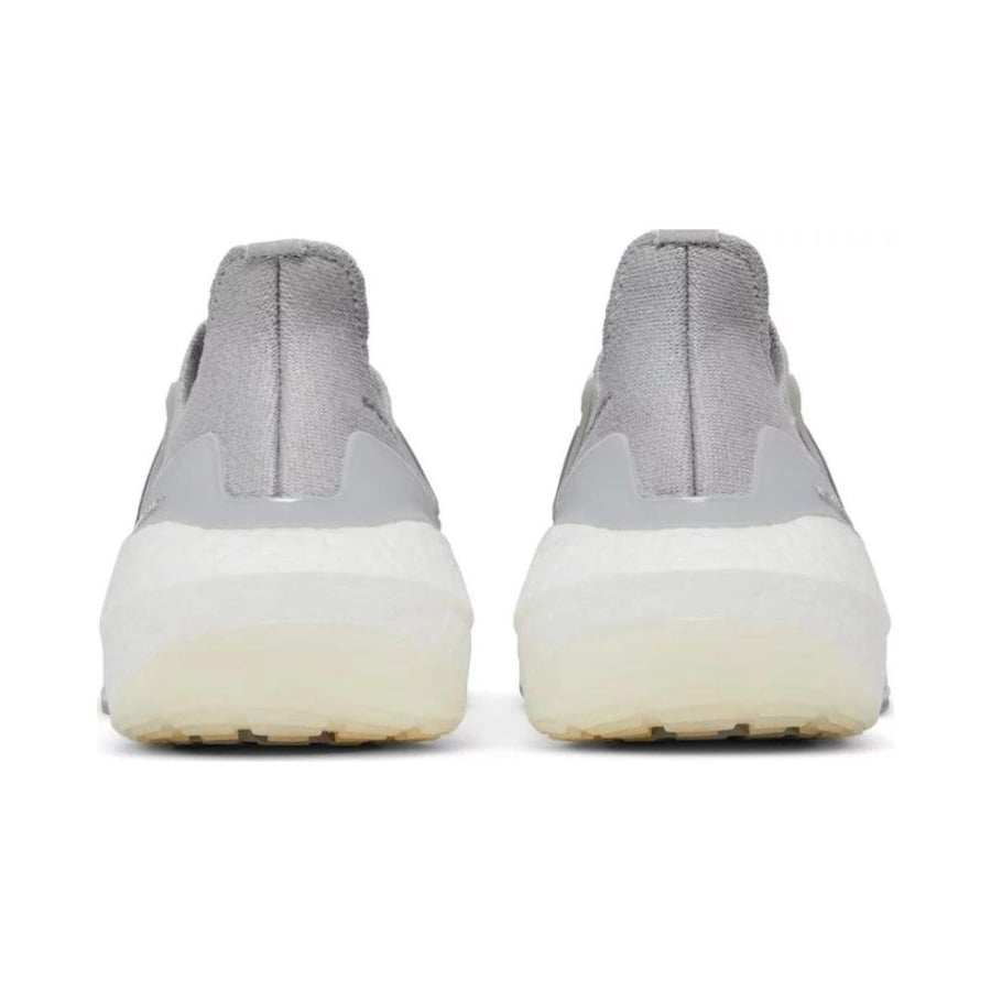 حذاء اديداس الترابوست رمادي / Adidas ultraboost grey shoes