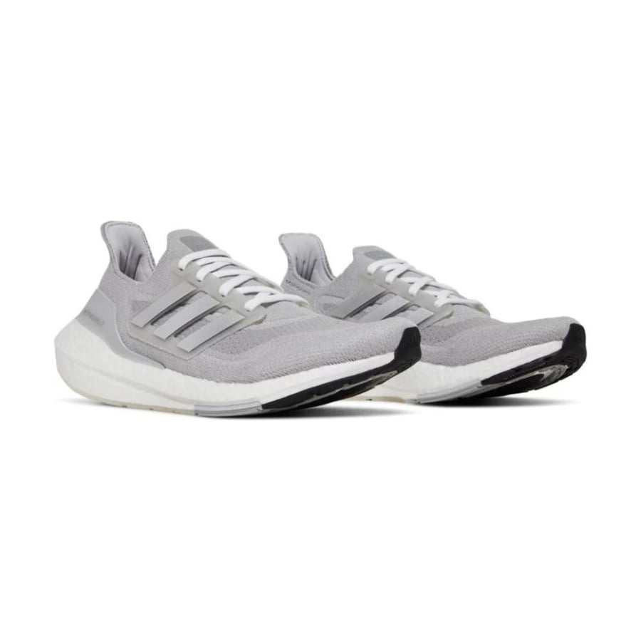 حذاء اديداس الترابوست رمادي / Adidas ultraboost grey shoes