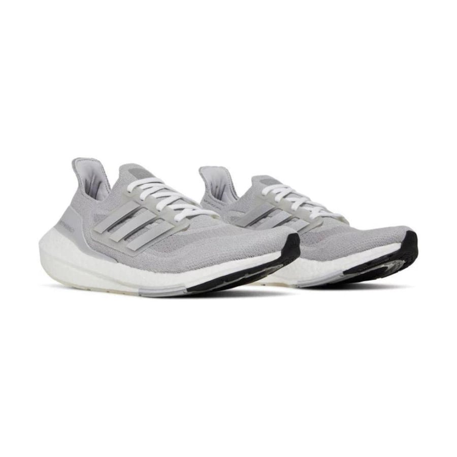 حذاء اديداس الترابوست رمادي / Adidas ultraboost grey shoes