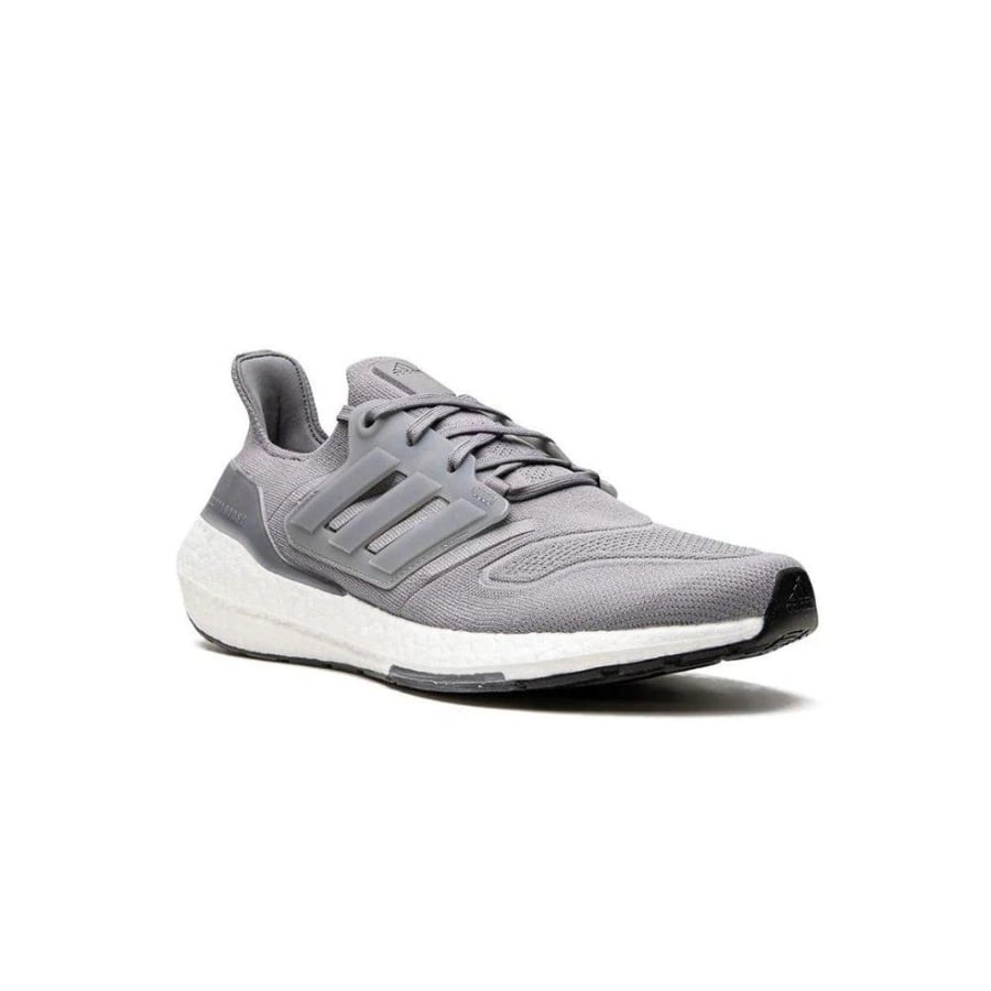 حذاء اديداس الترابوست رمادي فاتح / Adidas ultraboost light grey shoes