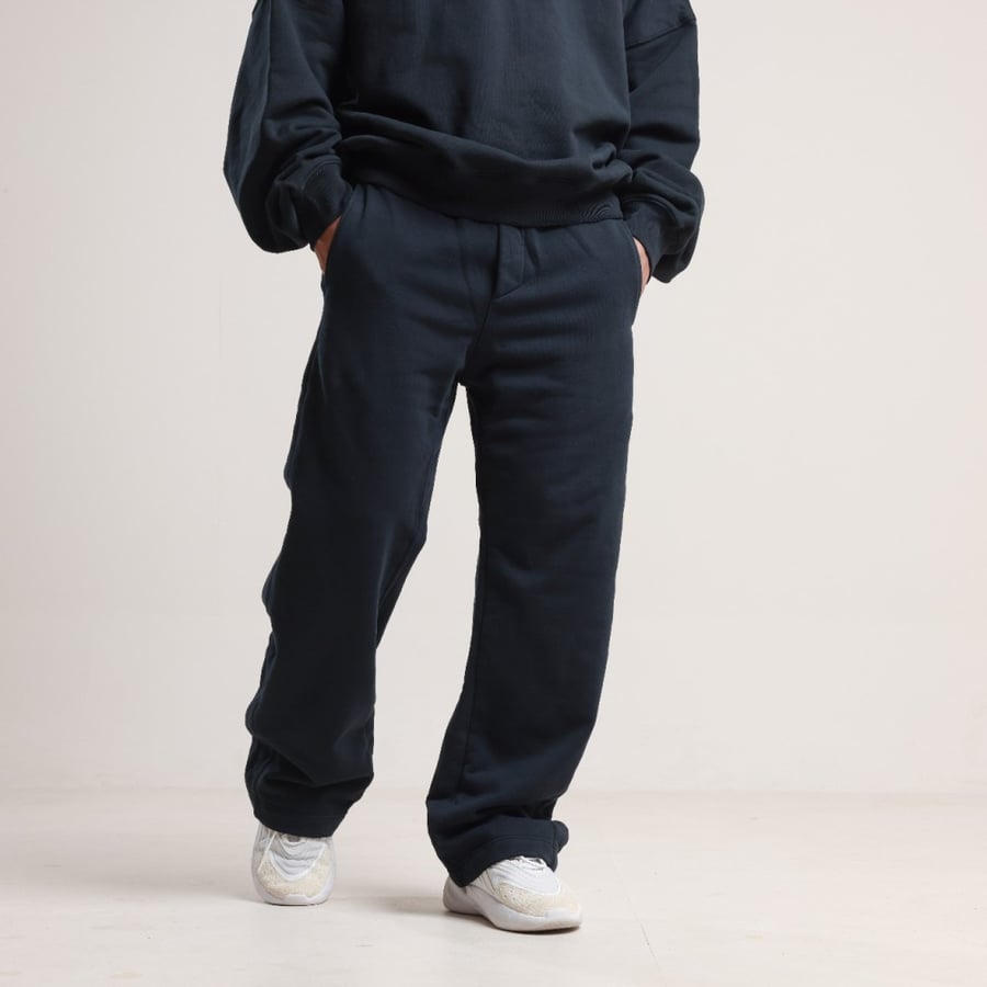 طقم سويت شيرت و بنطال رياضي كاجوال  - لون أسود |Casual sweatshirt and sweatpants set