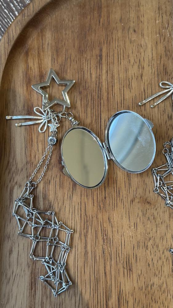 Gloss charm