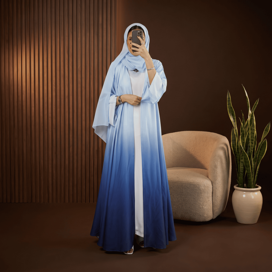 عباية نسائية بتصميم كارديجان