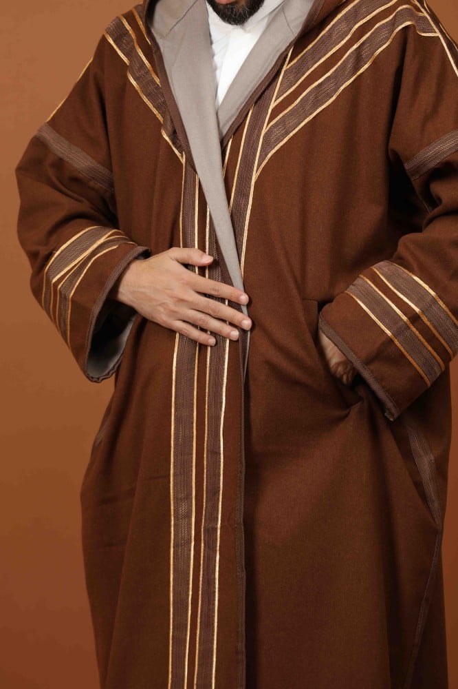 فروه وجهين شتويه رجاليه فخمه مع تطريز مع قبعه على شكل بشت