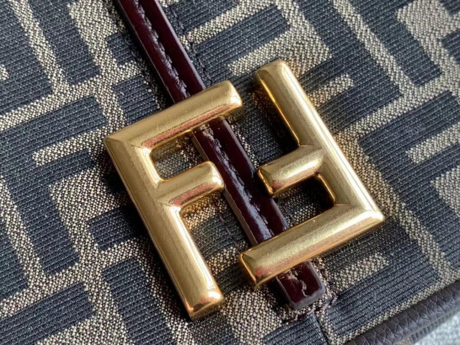حقيبة فندي الجديدة 20x6.5x15cm