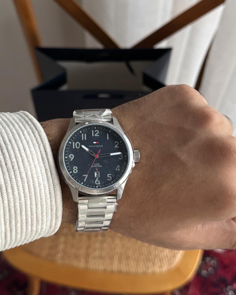 ساعة Tommy Hilfiger- كحلي