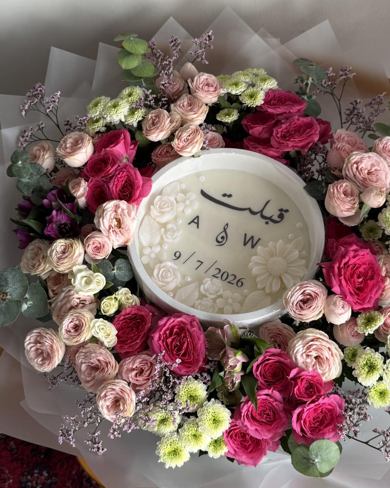 باقة ورد & شمعة - حجم وسط