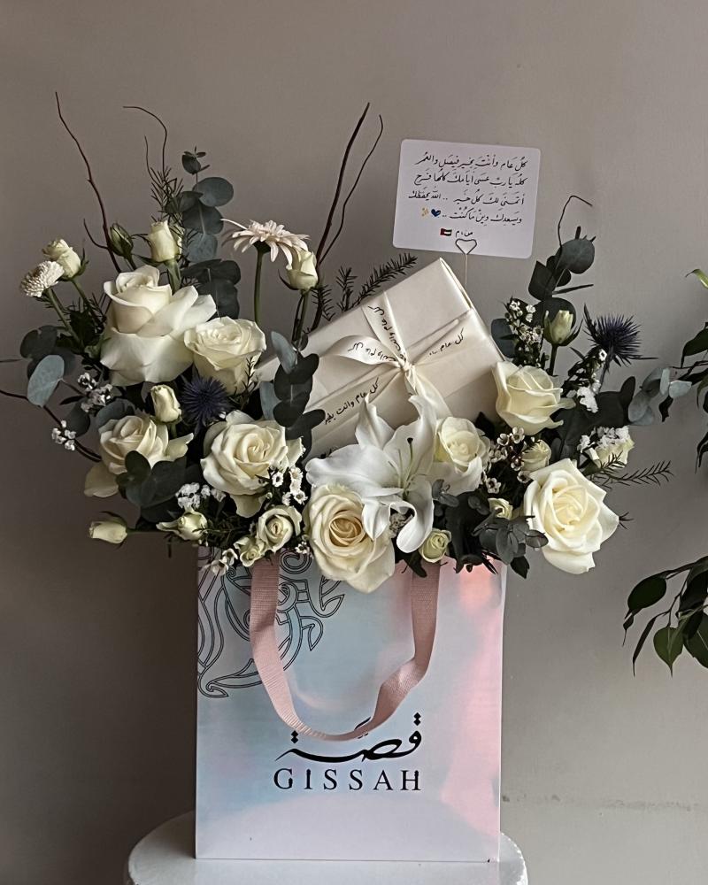 عطر قصه بتنسيق ورد