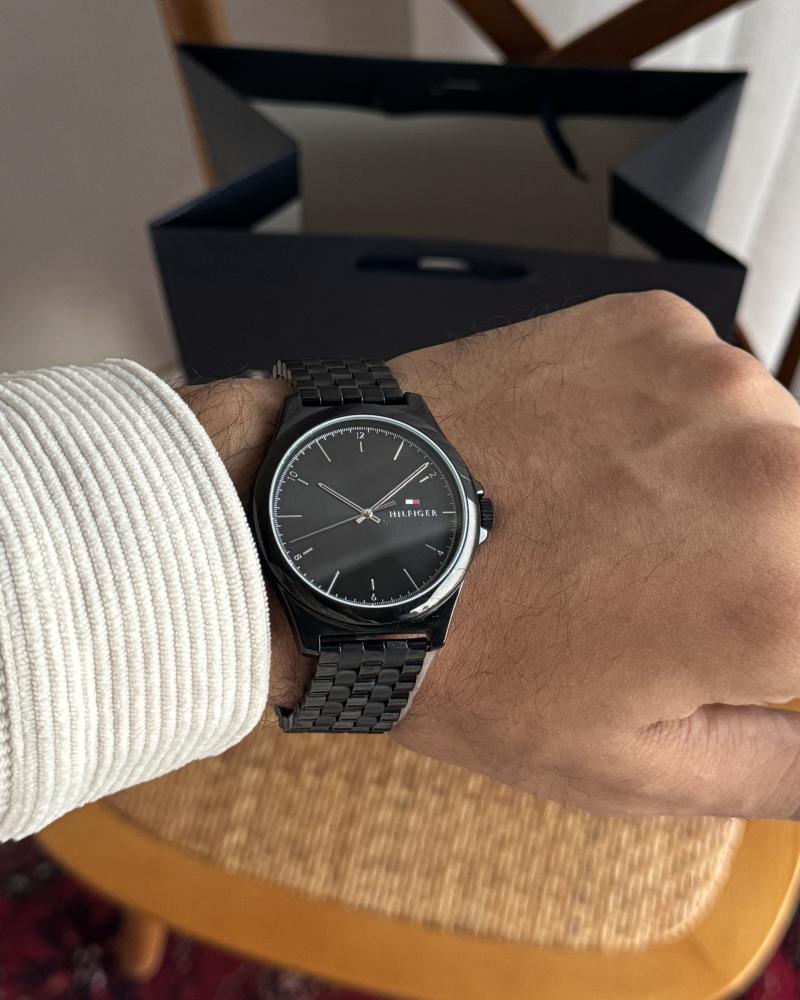 ساعة Tommy Hilfiger- اسود