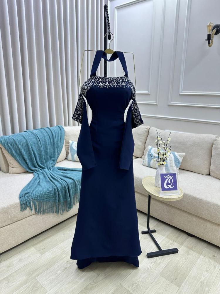 Off-shoulder story dress
