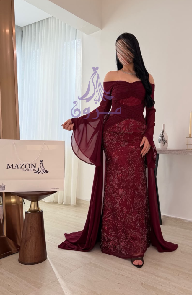 فستان عنابي داكن (بورجوندي) بذيل منسدل