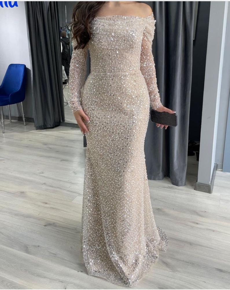 Evening dress, knotted fabric, embroidered with sequins
